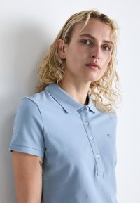 GANT SLIM SHEILD CAP SLEEVE - Polokošeľa - dove blue
