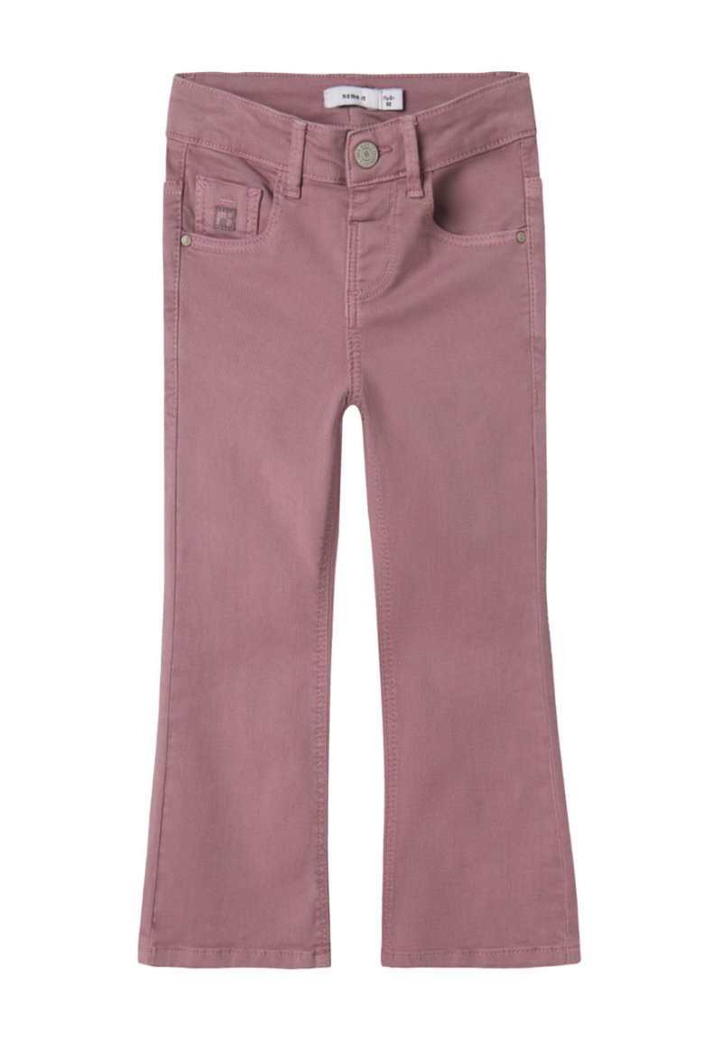 Jeans rosa a zampa realizzati in misto cotone, con tasche frontali, chiusura con zip e bottone, e dettagli di cuciture discrete.
