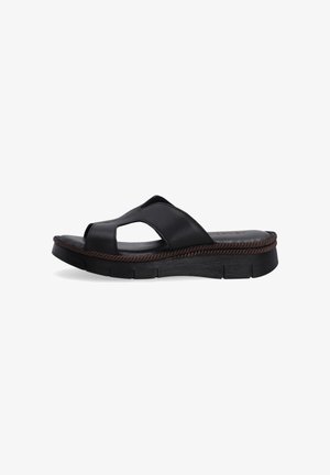 Sandale à glissière en cuir noir avec un design à bout ouvert, une sangle texturée, un accent tissé brun épais et une semelle noire rembourrée.