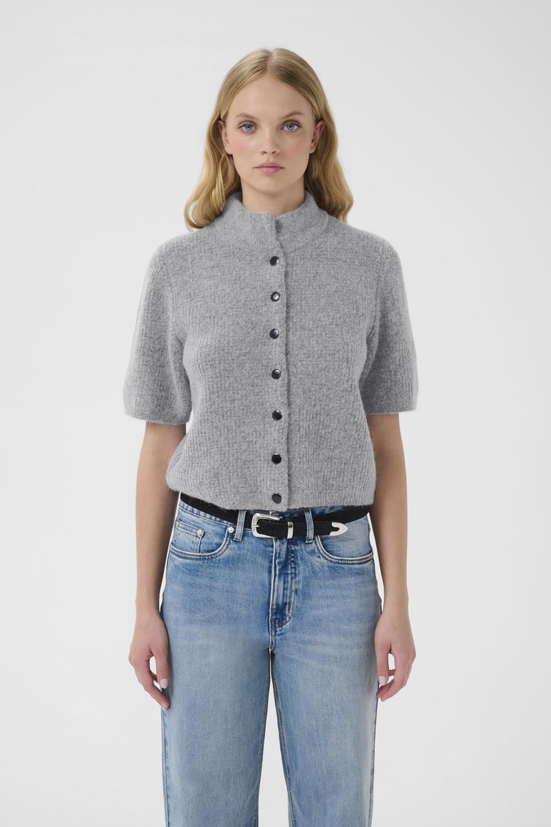 Gray short-sleeve sweater in a soft texture, featuring a high collar and black button details, paired with light blue high-waisted jeans.