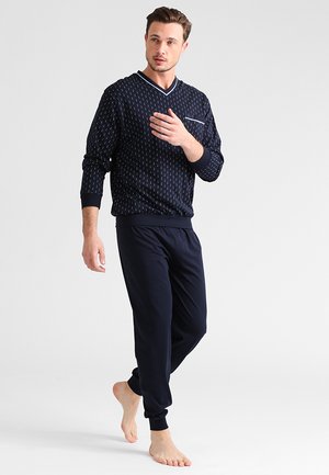 Conjunto de lounge en color navy que incluye una blusa de manga larga con un patrón y escote en V, así como pantalones ajustados a juego, ambos elaborados en una tela suave.