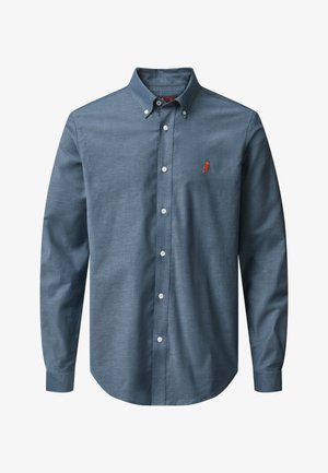 Blauw overhemd met lange mouwen, knoopsluiting en witte knopen, met een klein oranje geborduurd logo op de linkerborst.