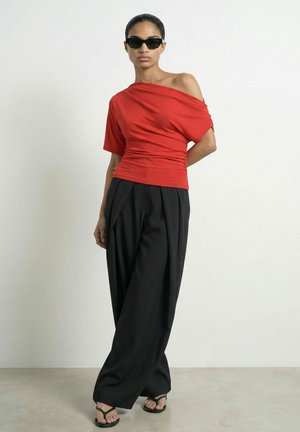 HYPEDROP, OFF SHOULDER TOP HDEMMA DRAPED - Tričko s potlačou - valiant poppy