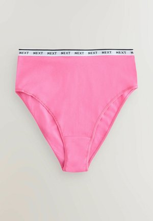 Roosa aluspesu sileda tekstuuriga, millel on valge elastne vöö musta "NEXT" logo trükiga. Klassikaline boksershortside kuju täisnovaadi kattega.