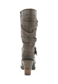 Bottines mi-mollet en simili cuir gris avec un talon empilé, des boucles décoratives, un panneau texturé et des détails de couture visibles le long de la tige.