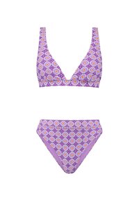 Set di bikini viola con motivo floreale e accenti gialli. Il top presenta un scollo a V profondo e spalline spesse; i pantaloni sono di stile classico a vita alta.
