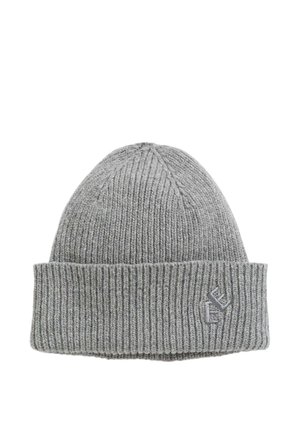 Gorro de punto gris con puño doblado y pequeño logo bordado en el lado derecho delantero.