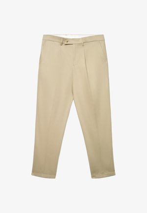 Pantaloni beige su misura con tasche frontali, passanti per cintura, chiusura con bottone e gamba leggermente affusolata, distesi su uno sfondo bianco.