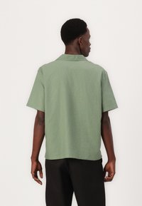 GAP Camisa - twig