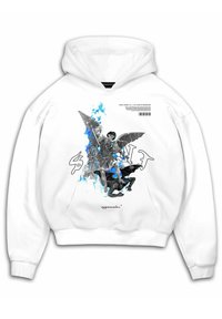 Hvid hoodie med et grafisk design af en engel med vinger og abstrakte blå accenter, samt tekst og symboler trykt på forsiden.