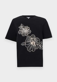 Camiseta negra de manga corta con un contorno bordado en beige de dos flores grandes y hojas en el frontal.