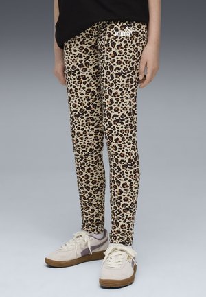 Pakkaukset leopardikuosisista legginsseistä beige-värillä mustilla ja ruskeilla pilkuilla. Muotoon sopiva malli ja joustava materiaali. Yhdistetty valkoisten ja harmaiden urheilukenkien kanssa.