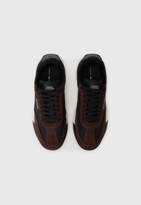 Tommy Hilfiger RETRO RUNNER MIX - Trainers - black/cocoa