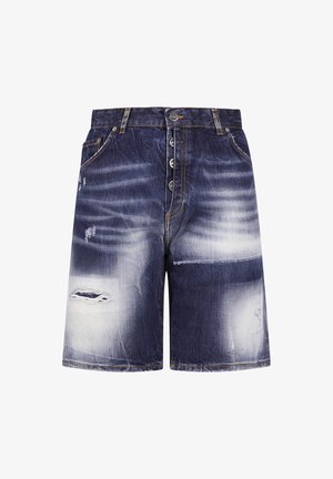 Shorts en denim bleu foncé avec détails effilochés, zones délavées, fermeture à bouton sur le devant et poches latérales.