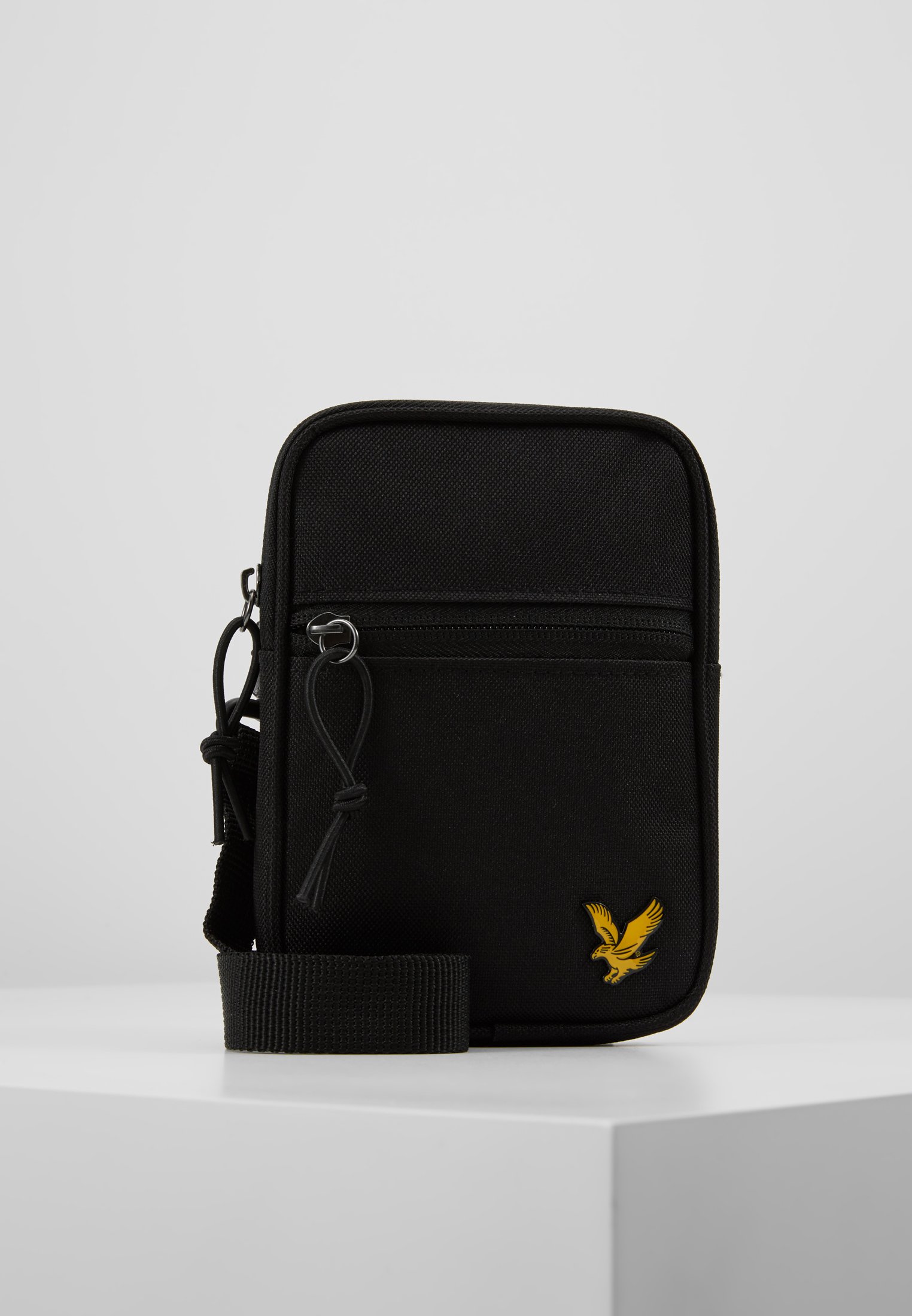 MINI MESSENGER Axelremsväska true black MINI MESSENGER Axelremsväska true black