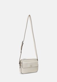 Lauren Ralph Lauren LEATHER MEDIUM MARCY CAMERA BAG - Soma ar siksnu pāri ķermenim - soft white