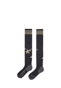 Knielange schwarze Socken mit goldenen Streifen oben, ausgestattet mit einem goldenen Sternmuster und strukturierten grauen Sohlen.