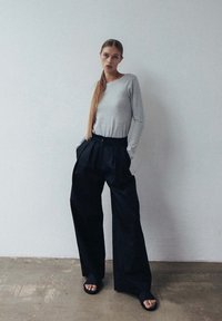 MUUV.APPAREL - Bluzka z długim rękawem