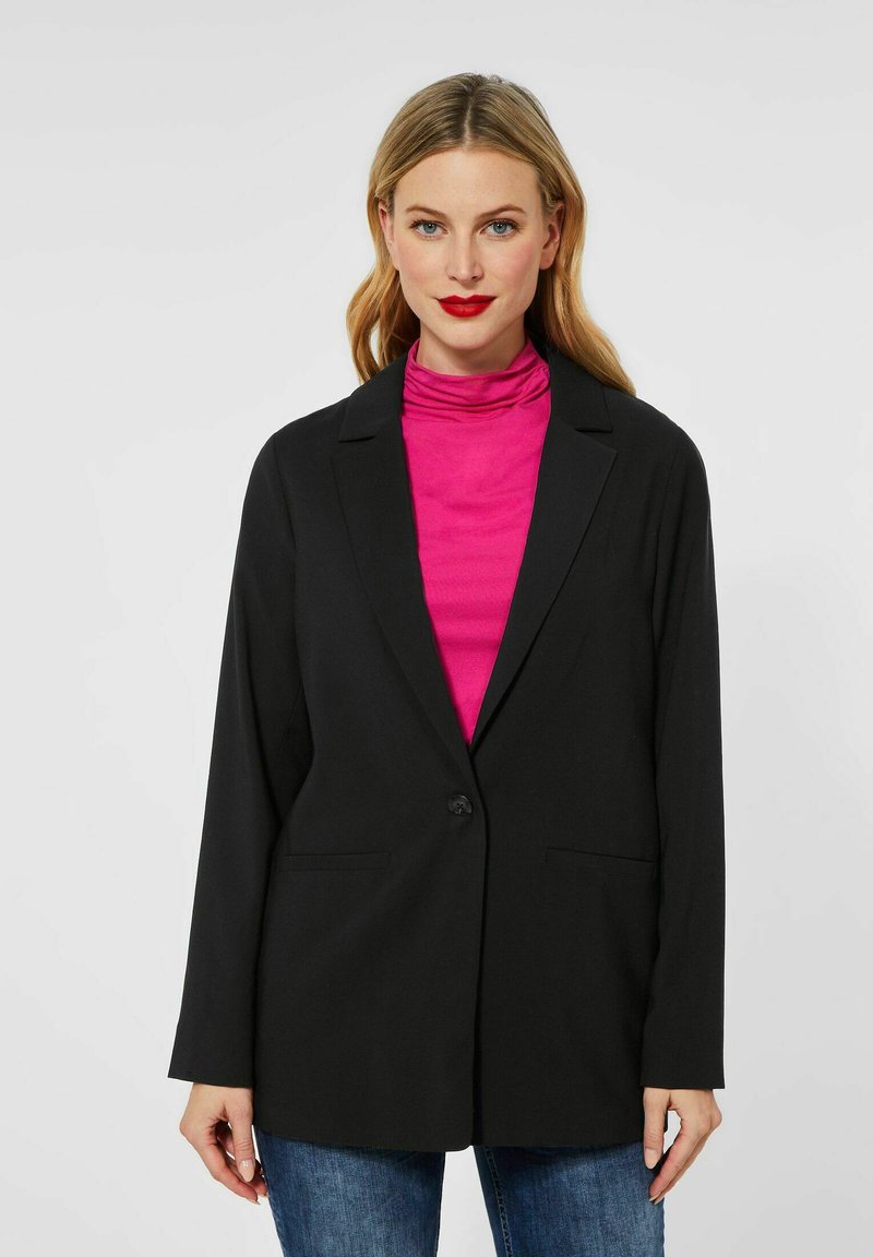 Moda Street Style: Il Cappotto Lungo Di Ilary Blasi è Il Capospalla Intramontabile E Versatile Dellinverno 2023