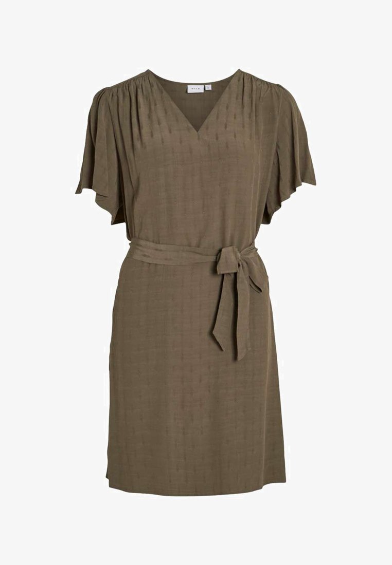 Robe vert olive avec un décolleté en V, de courtes manches évasées et une ceinture nouée à la taille. Le tissu a un motif texturé subtil.