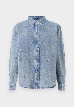 Jasnoniebieska koszula dżinsowa z kołnierzykiem zapinanym na guziki, ozdobiona rozsianym haftem kwiatowym w odcieniach zieleni i różu. Klasyczny krój, długie rękawy.