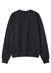 Sudadera negra de manga larga con cuello redondo, puños y bajo acanalados, vista desde atrás sobre fondo blanco.