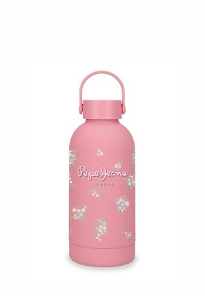 Botella de agua aislada rosa con estampado floral, tapa de rosca con asa y logo "Pepe Jeans London" en el frente.