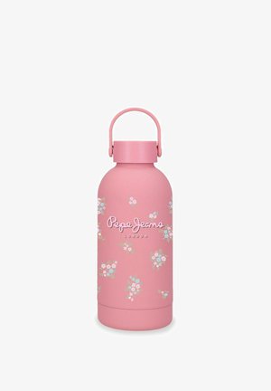 Botella de agua aislada rosa con estampado floral, tapa de rosca con asa y logo "Pepe Jeans London" en el frente.