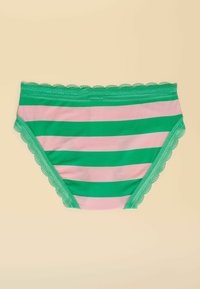 Chiloți din bumbac cu dungi verzi și roz, cu talie și terminații pe picioare din dantelă cu margine zimțată, având o textură moale și un design cu talie medie.