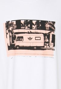 adidas Originals T-shirt med print - white