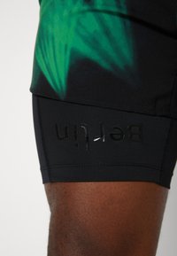 adidas Performance BRLN 2IN1 OUTDOOR - Pantalones montañeros cortos - black/vivid green