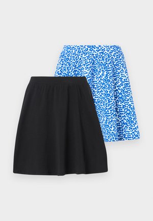 Kaks seelikut: üks must, pehmest kangast; teine sinine, leopardimustriga, millel on mugav elastsest kumminöörist vöö.