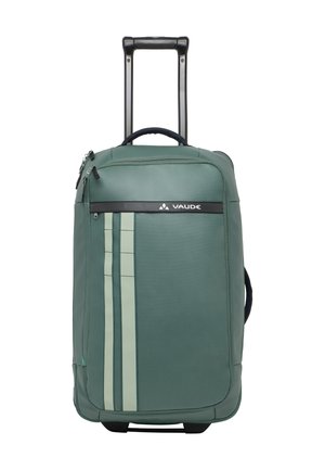 Bagaglio a mano rotolante di colore verde scuro, realizzato in tessuto resistente. Presenta un manico retrattile, strisce verticali bicolore e un manico di trasporto superiore.