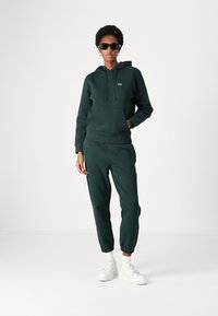 Lacoste Tepláky - sinople