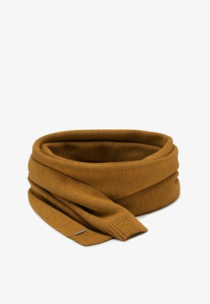 Sciarpa lavorata a maglia color senape con una texture liscia, caratterizzata da un design ampio avvolgente e un bordo a coste, ideale per il calore.