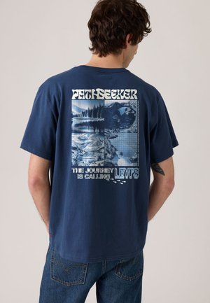SS RELAXED FIT TEE - Marškinėliai su spaudiniu - abstract glacial scenic navy blazer