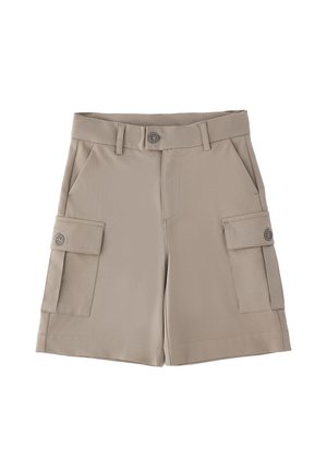 Pantalones cortos cargo beiges hasta la rodilla con botón frontal, trabillas para cinturón, bolsillos laterales en ángulo y bolsillos cargo con solapa abotonada en cada pierna.