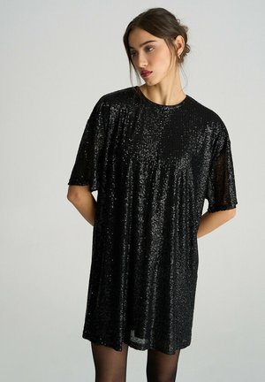 - Sukienka koktajlowa