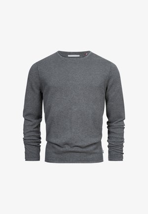 Sweat-shirt gris à manches longues et col rond, fabriqué dans un tissu texturé. Il présente un col et des poignets côtelés avec une petite étiquette logo sur le côté.