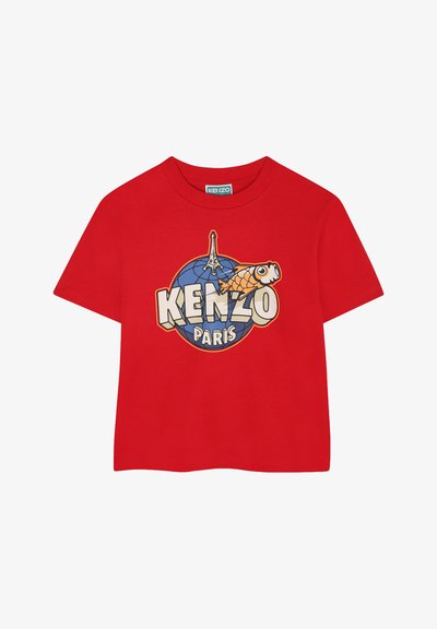 T-shirt en coton rouge avec un grand imprimé graphique « KENZO », un globe et une illustration de la tour Eiffel. Manches courtes et col rond.