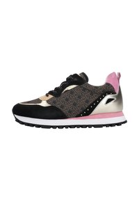 Sneaker nero e oro con tomaia a fantasia, dettagli rosa, suede testurizzato e materiali sintetici, e una suola bianca e nera.