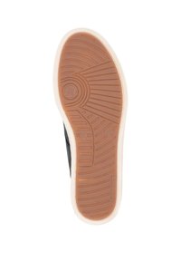Semelle de chaussure en caoutchouc noir avec surface texturée, comportant des rainures et des motifs pour une meilleure adhérence. Accents latéraux blancs et étiquette "EVO" près du talon.