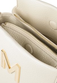 LOLA CASADEMUNT Taška s příčným popruhem - off white