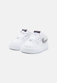 Nike Sportswear FORCE 1 LOW EASYON - Tenisice - white/cement grey/burgundy ash/royal pulse
