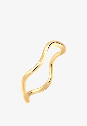 Guldring med et bølget design. Glat, skinnende overflade; åben form uden ædelsten eller udsmykninger. Enkel, elegant form.