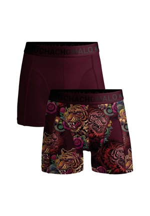 Dve páry pánskych boxeriek: jedny jednofarebné v burgundskej farbe a jedny s farebným vzorom tigra a kvetov, obe s čiernymi značenými páskami.