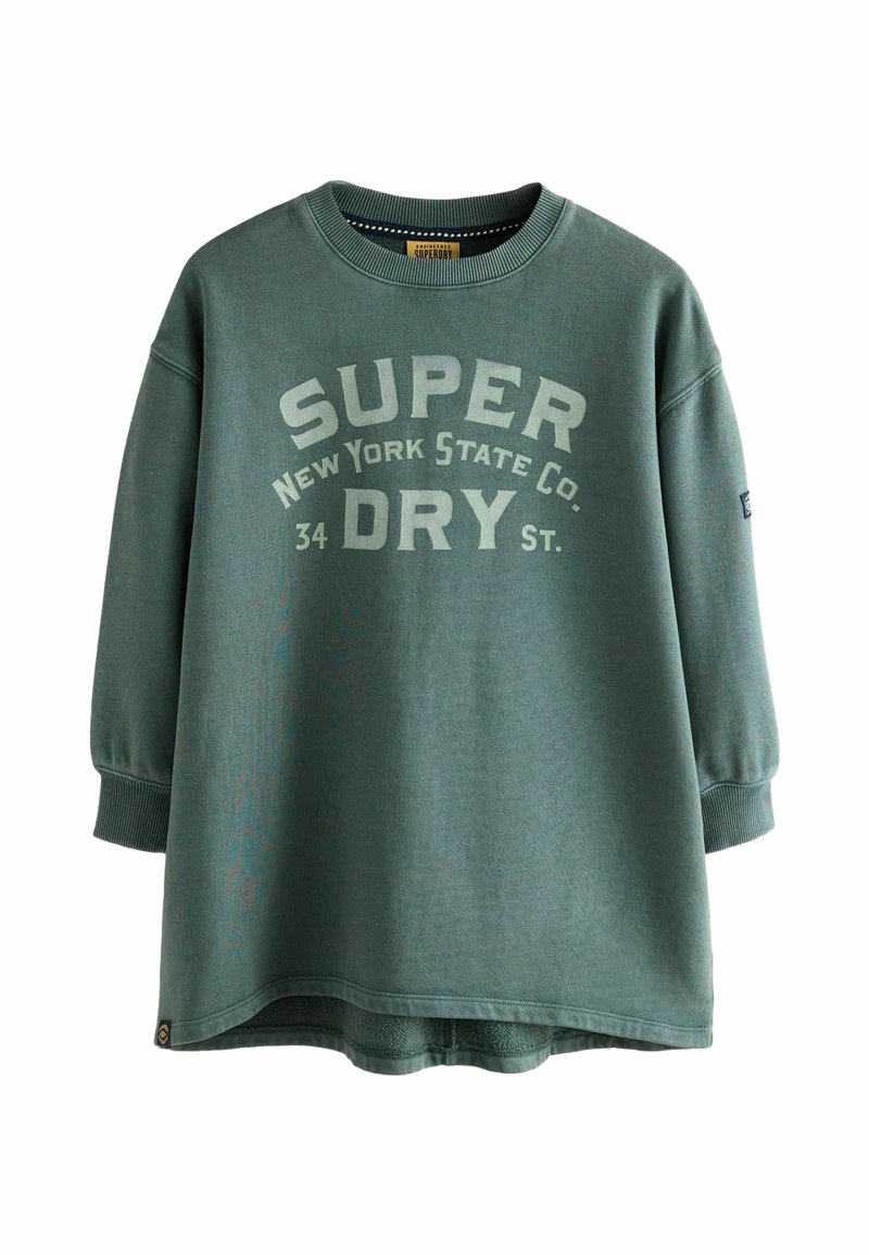 Zeleno oversized pulover iz teksturirane tkanine. Ima drzen bel tisk s napisom "SUPER DRY" v ukrivljenem tisku. Ribani manšeti.