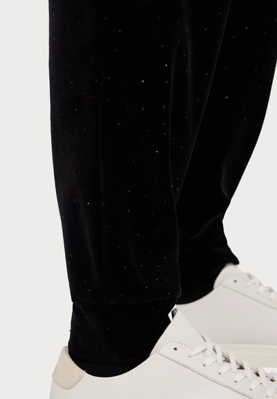 Emporio Armani PANTALONI - Treniņtērpa apakšdaļas - nero