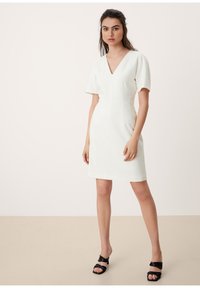 s.Oliver BLACK LABEL ROBE - Denní šaty - cream