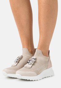Noclaim KARYM - Sapatilhas - beige/rose